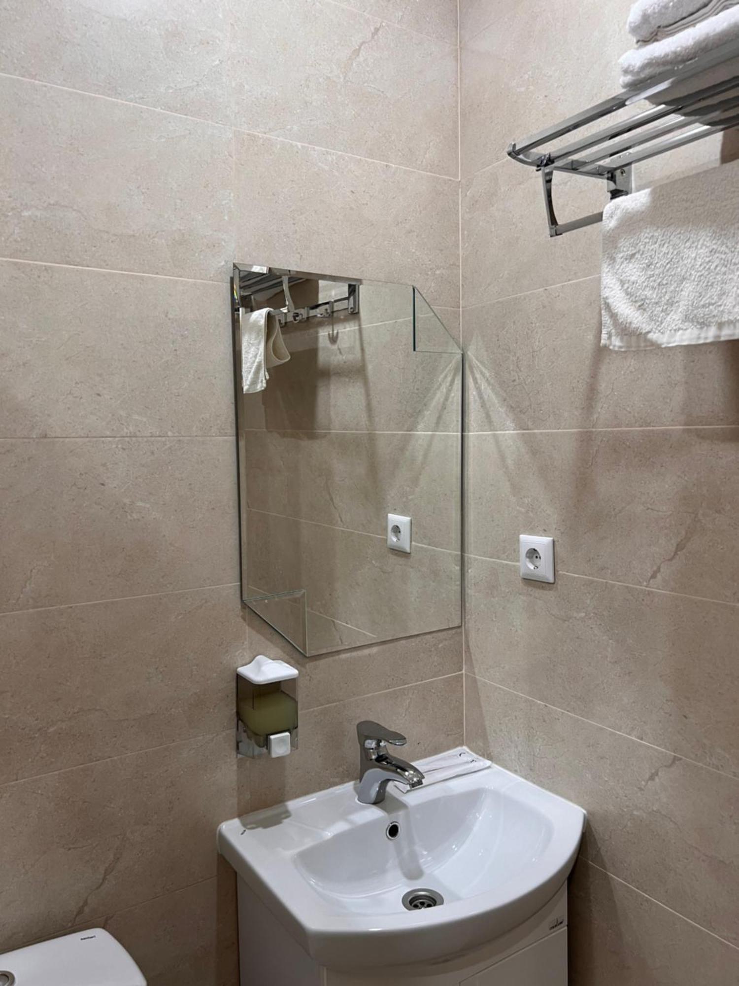 Гостинично-Банный Комплекс Майами Люкс Hotel Kostanay Eksteriør billede