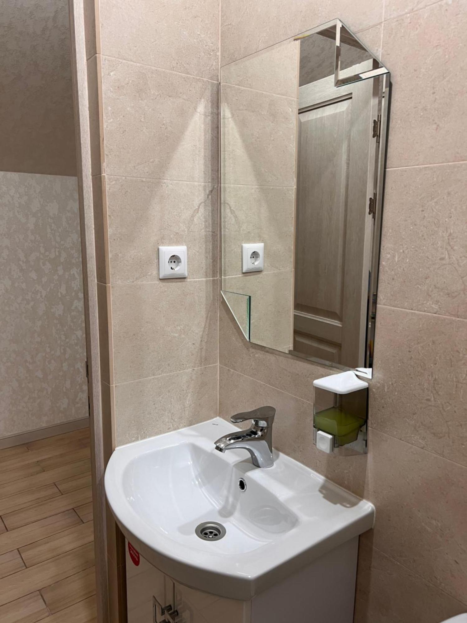 Гостинично-Банный Комплекс Майами Люкс Hotel Kostanay Eksteriør billede